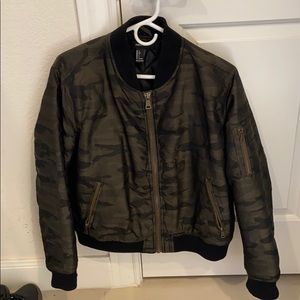 Super cute Camo bomber jacket!